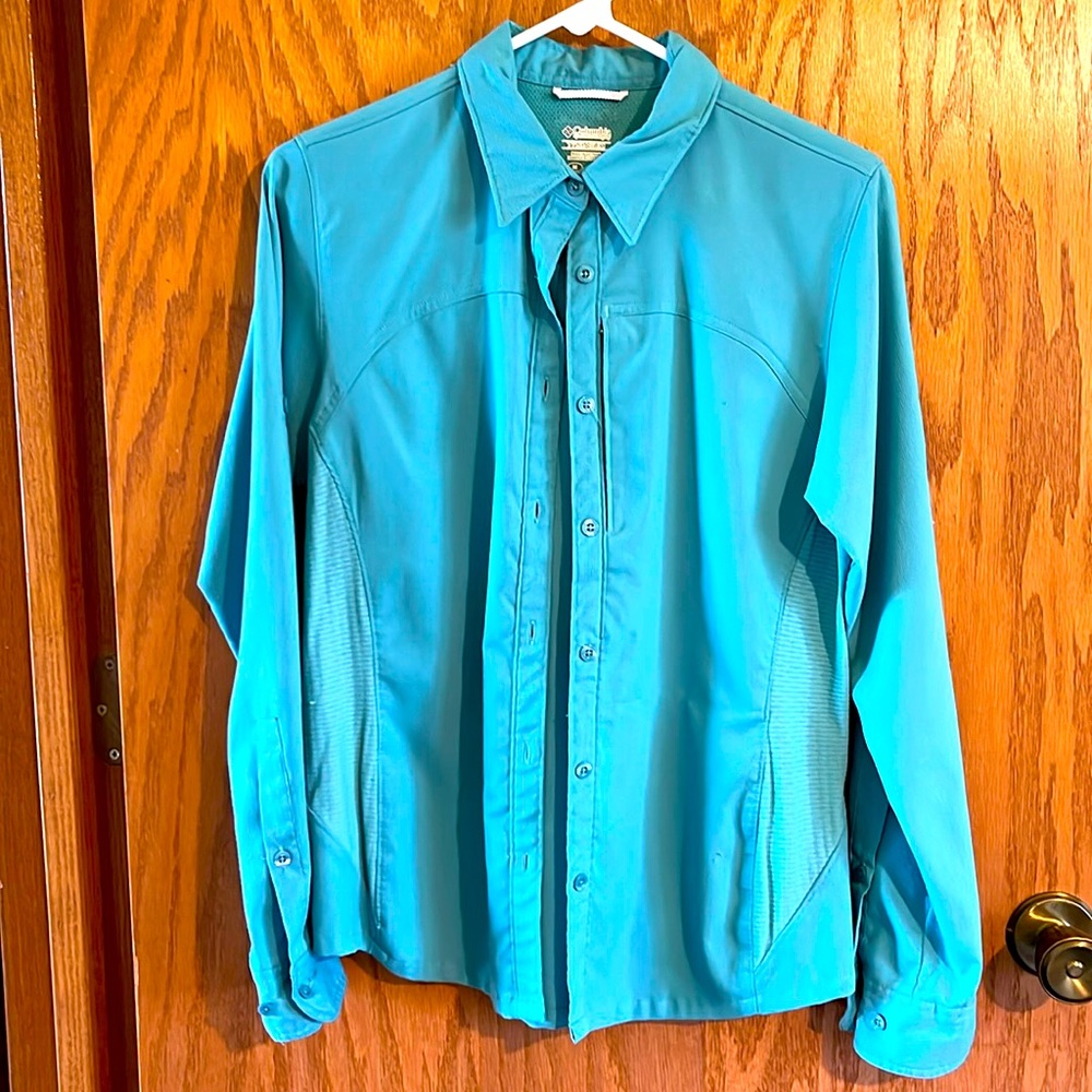 Columbia Titanium women’s shirt Teal color size medium